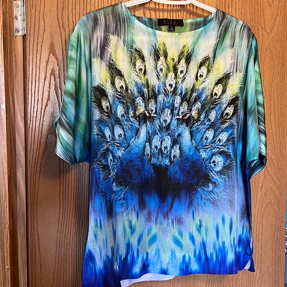 Peacock and rhinestones top - Picture 1 of 3